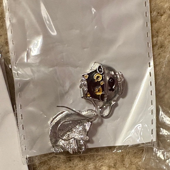 Red Gemstone Necklace and Silver Accessories Set - Picture 3 of 5